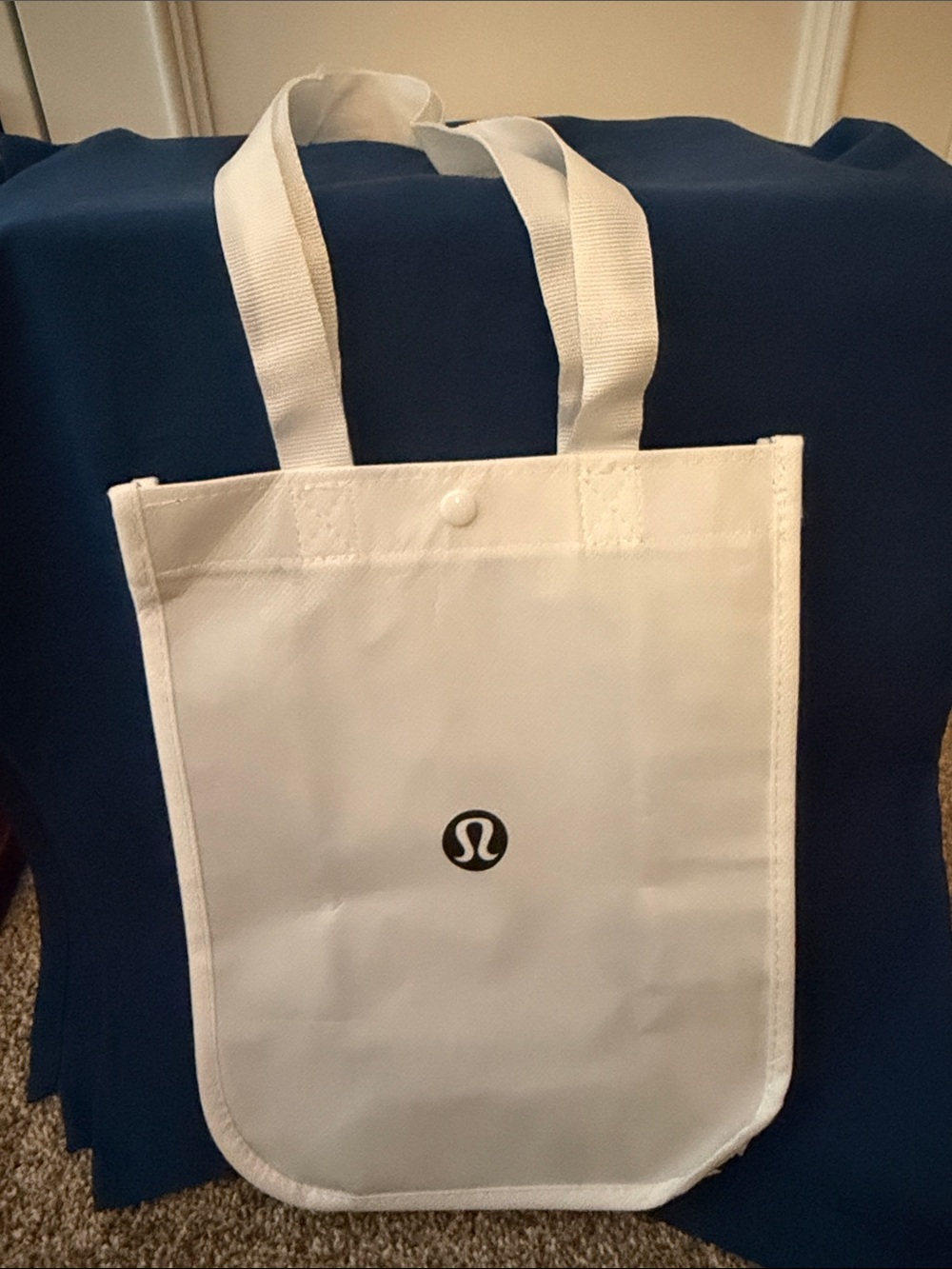 lululemon athletica shopper totes :White , Red and Black withLogo - Picture 2 of 4